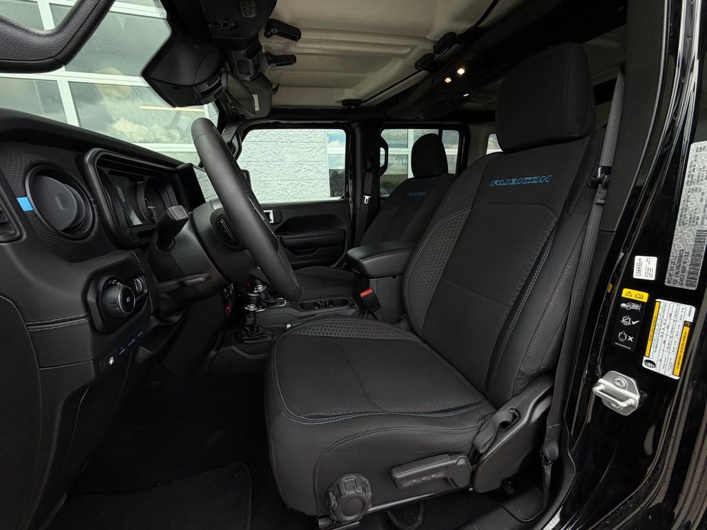 Used 2025 Jeep Wrangler Unlimited Rubicon 4xe w/ Convenience Group AWD/4WD image 6