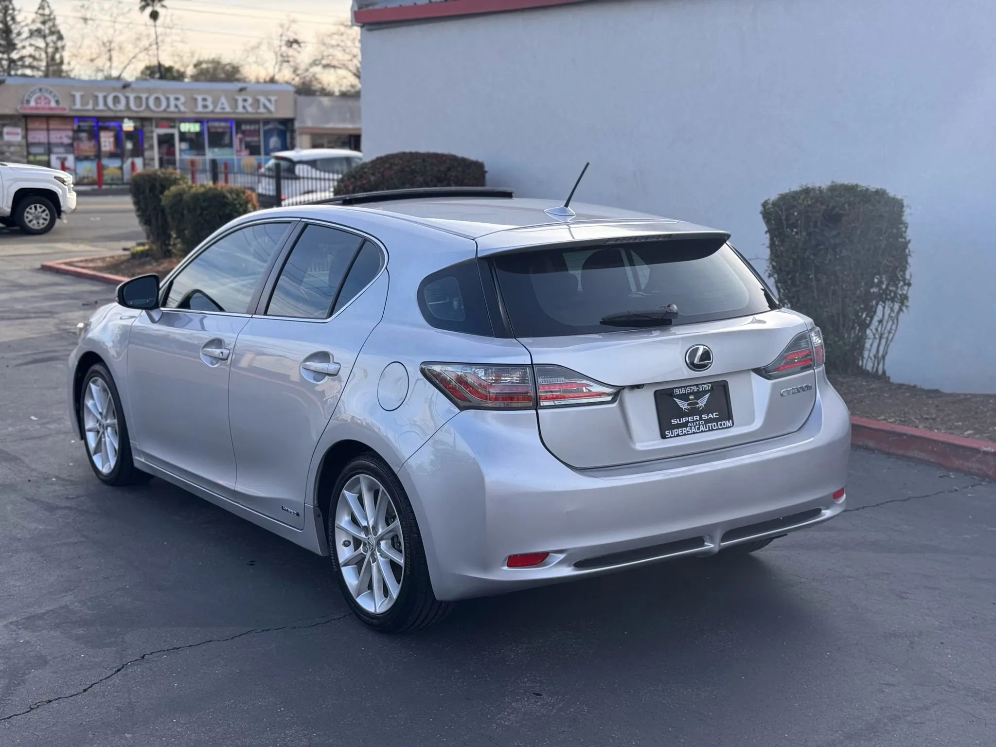 Used 2011 Lexus CT 200h Premium w/ Premium Audio Pkg image 4