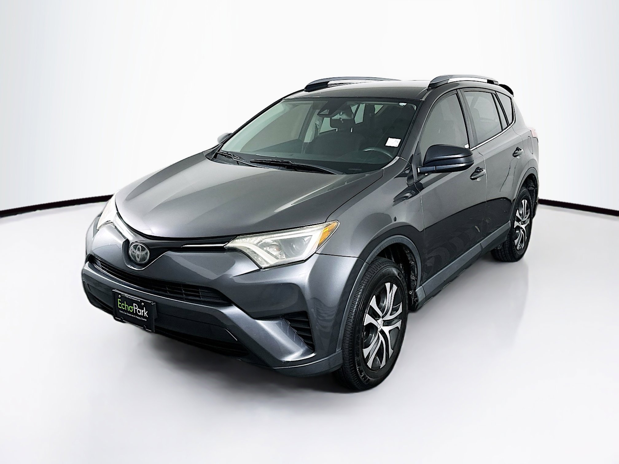 Used 2018 Toyota RAV4 LE image 3