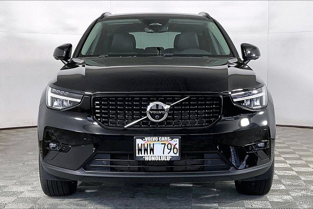 Used 2023 Volvo XC40 B5 Ultimate w/ Protection Package Premier AWD/4WD image 2