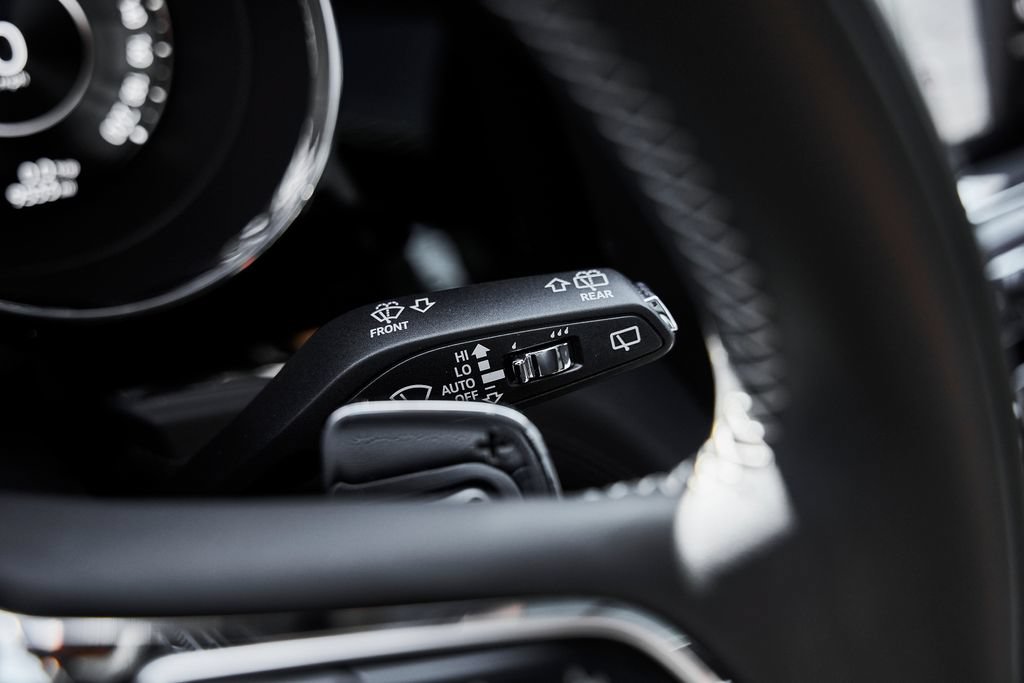 Used 2025 Bentley Bentayga AWD/4WD image 63