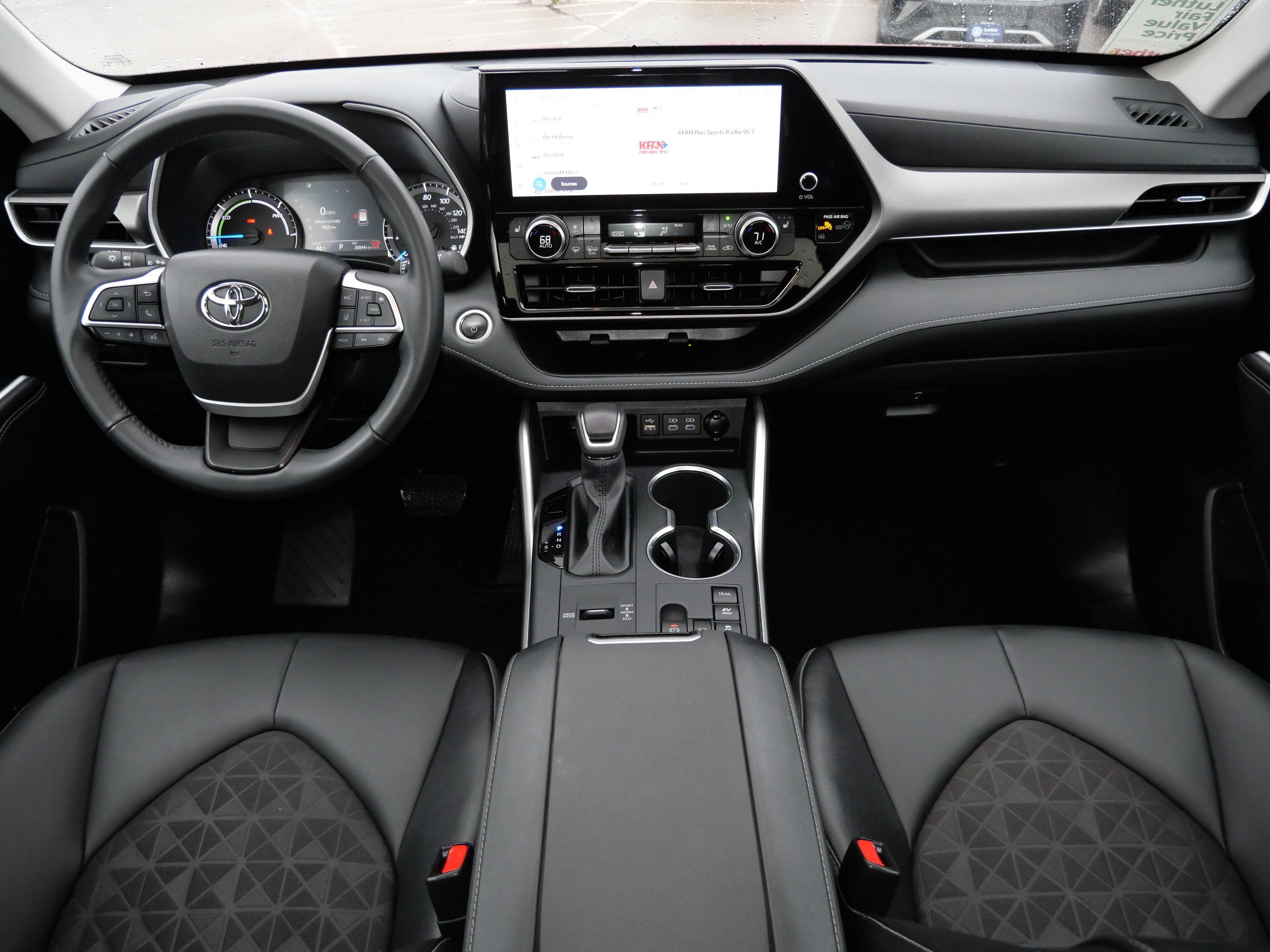 Used 2025 Toyota Highlander XLE AWD/4WD image 10