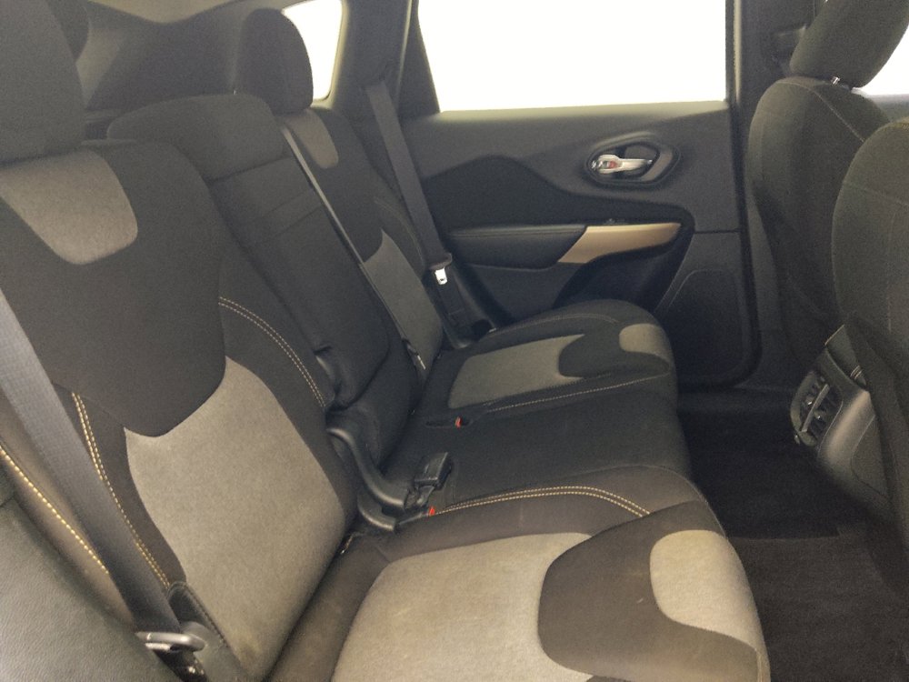 Used 2018 Jeep Cherokee Latitude image 19
