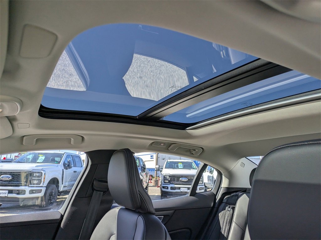 Certified 2025 Volvo S60 B5 Core image 19