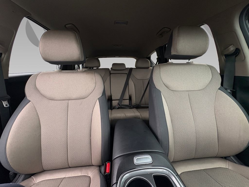 Used 2023 Hyundai Santa Fe SEL w/ Cargo Package image 2