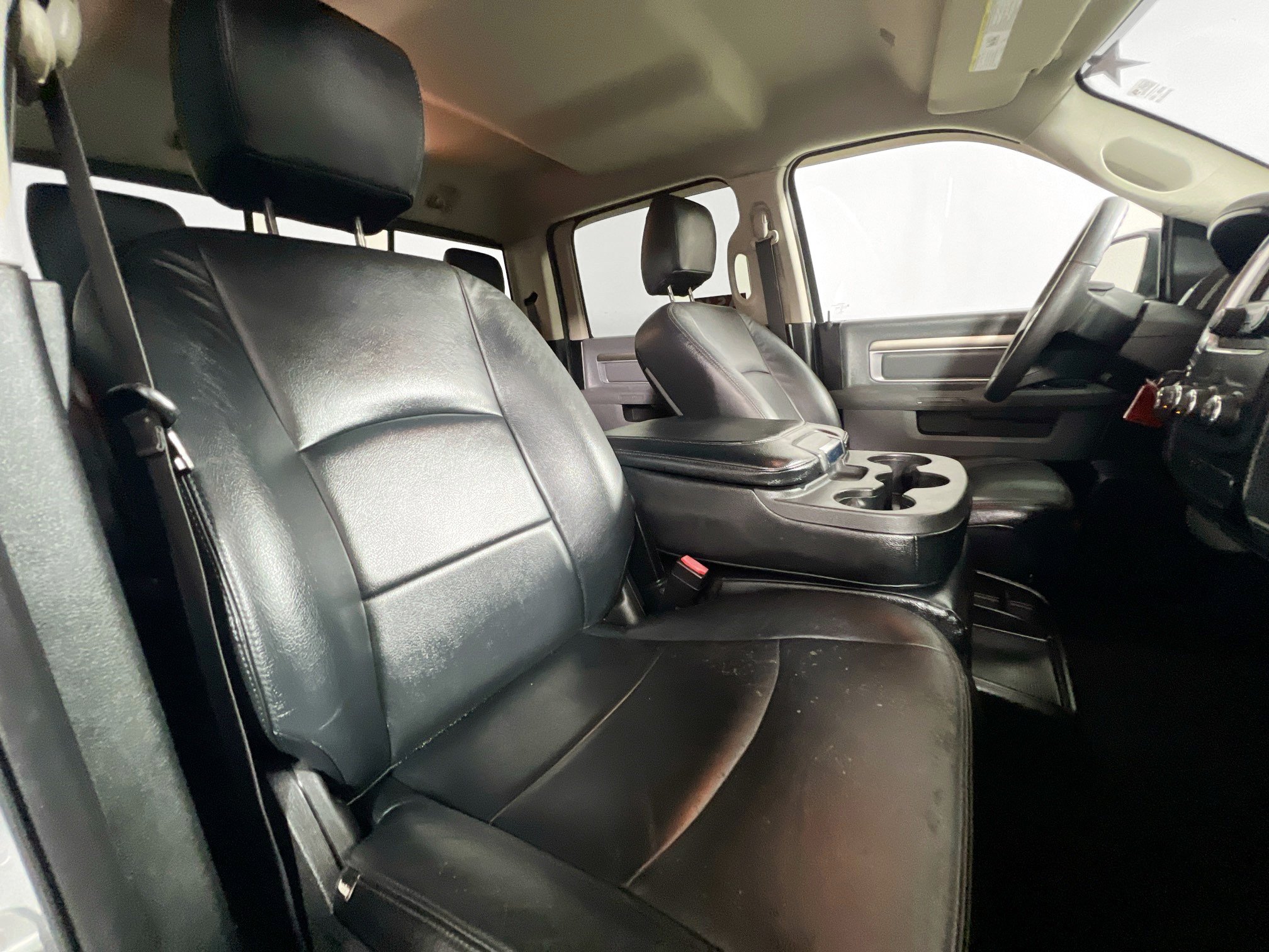Used 2019 RAM 1500 Classic SLT AWD/4WD image 30