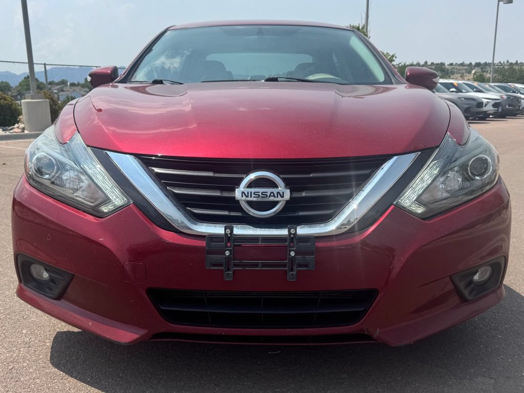 Used 2017 Nissan Altima 3.5 SL w/ 3.5SL Technology Package FWD image 2
