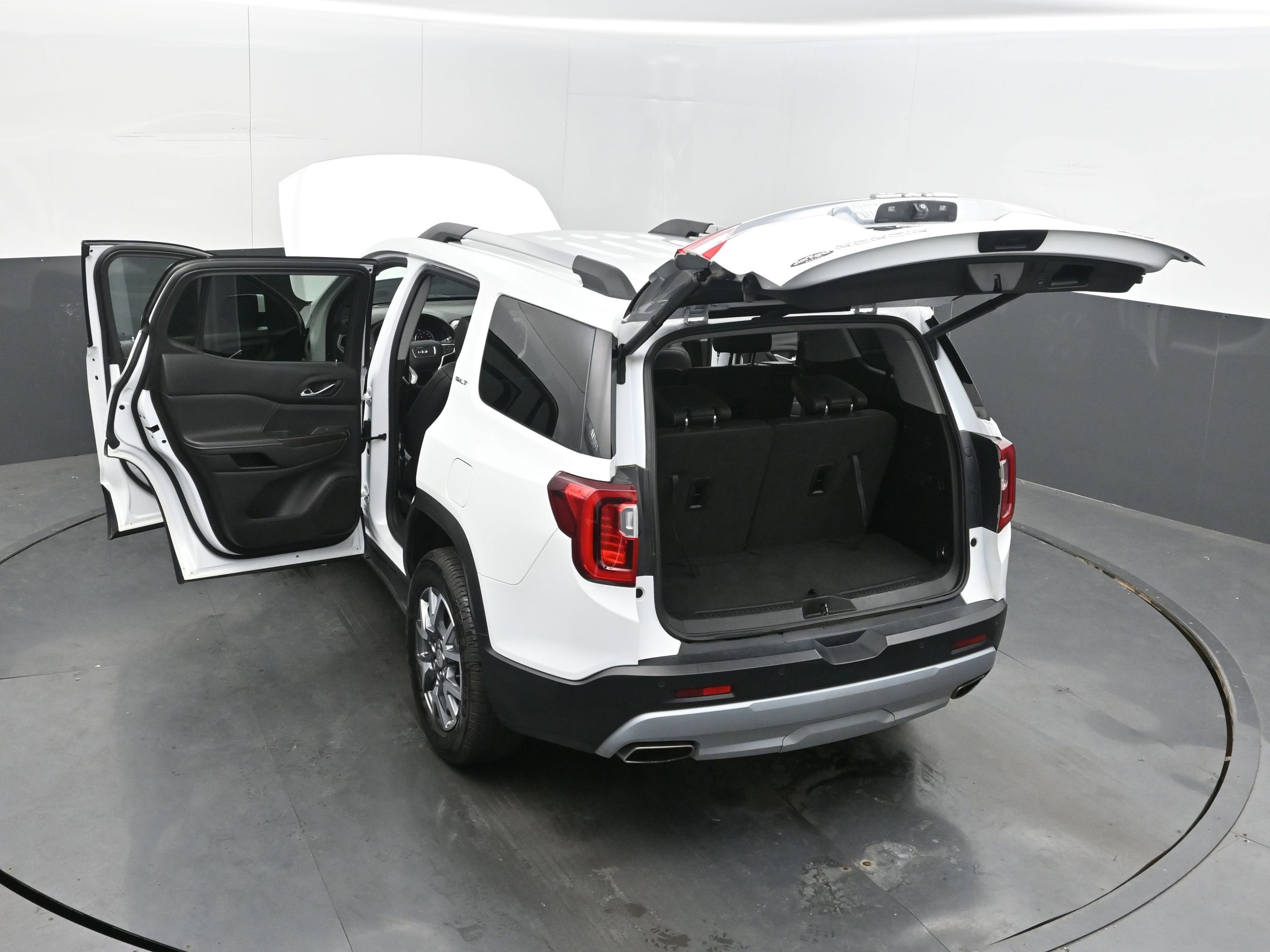 Used 2023 GMC Acadia SLT image 45