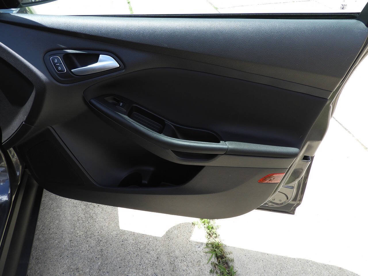 Used 2018 Ford Focus SE FWD image 33
