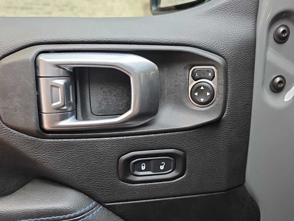 Used 2022 Jeep Wrangler Unlimited Rubicon 4xe AWD/4WD image 23