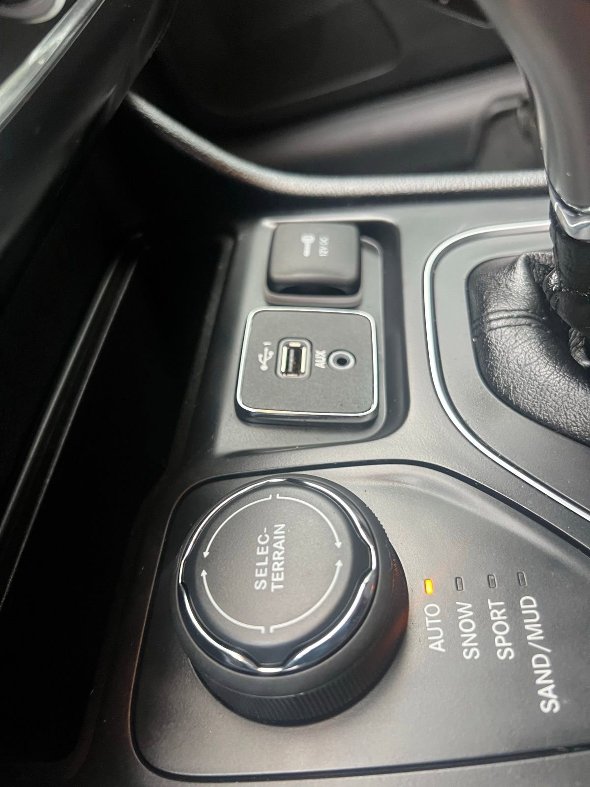 Used 2019 Jeep Cherokee Latitude Plus image 34