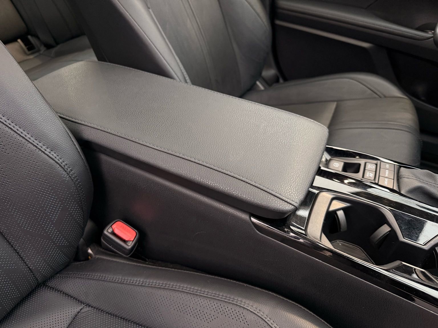 Used 2025 Toyota Camry XSE image 27