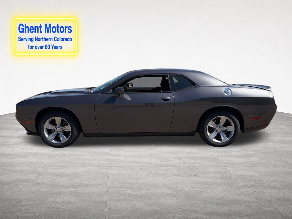 Used 2019 Dodge Challenger SXT RWD image 2