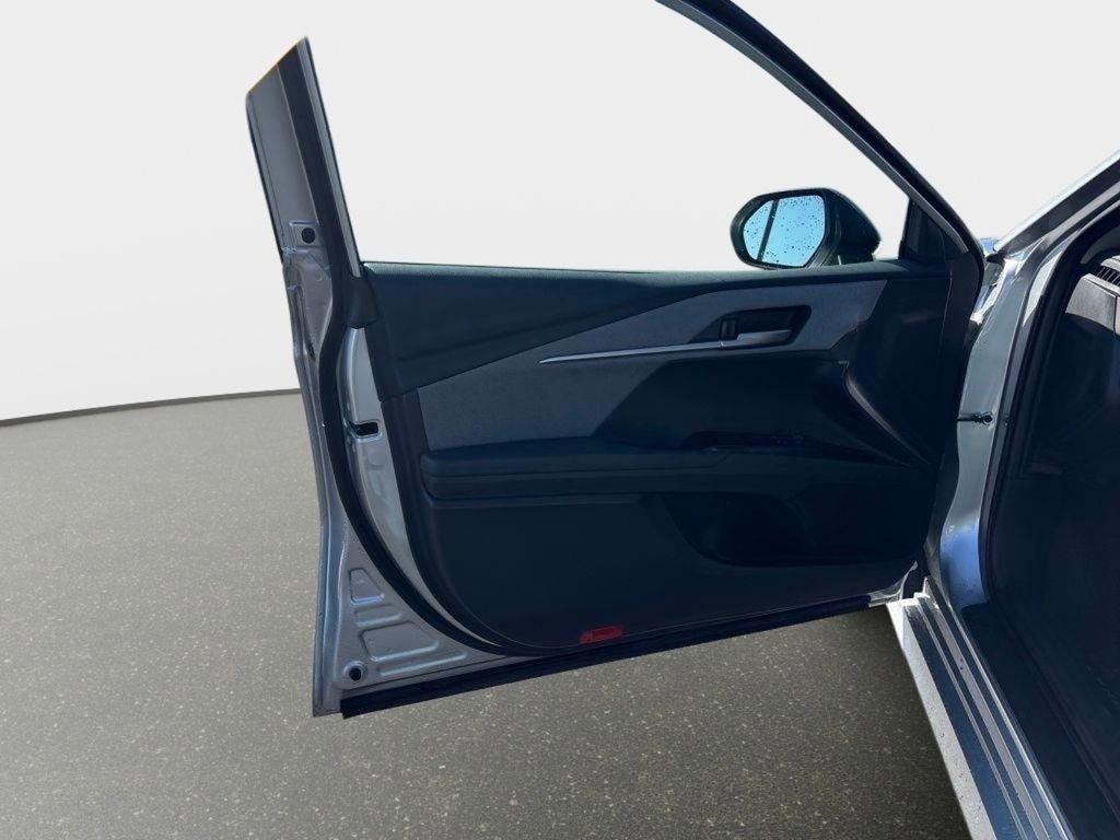 Used 2025 Toyota Camry LE image 10