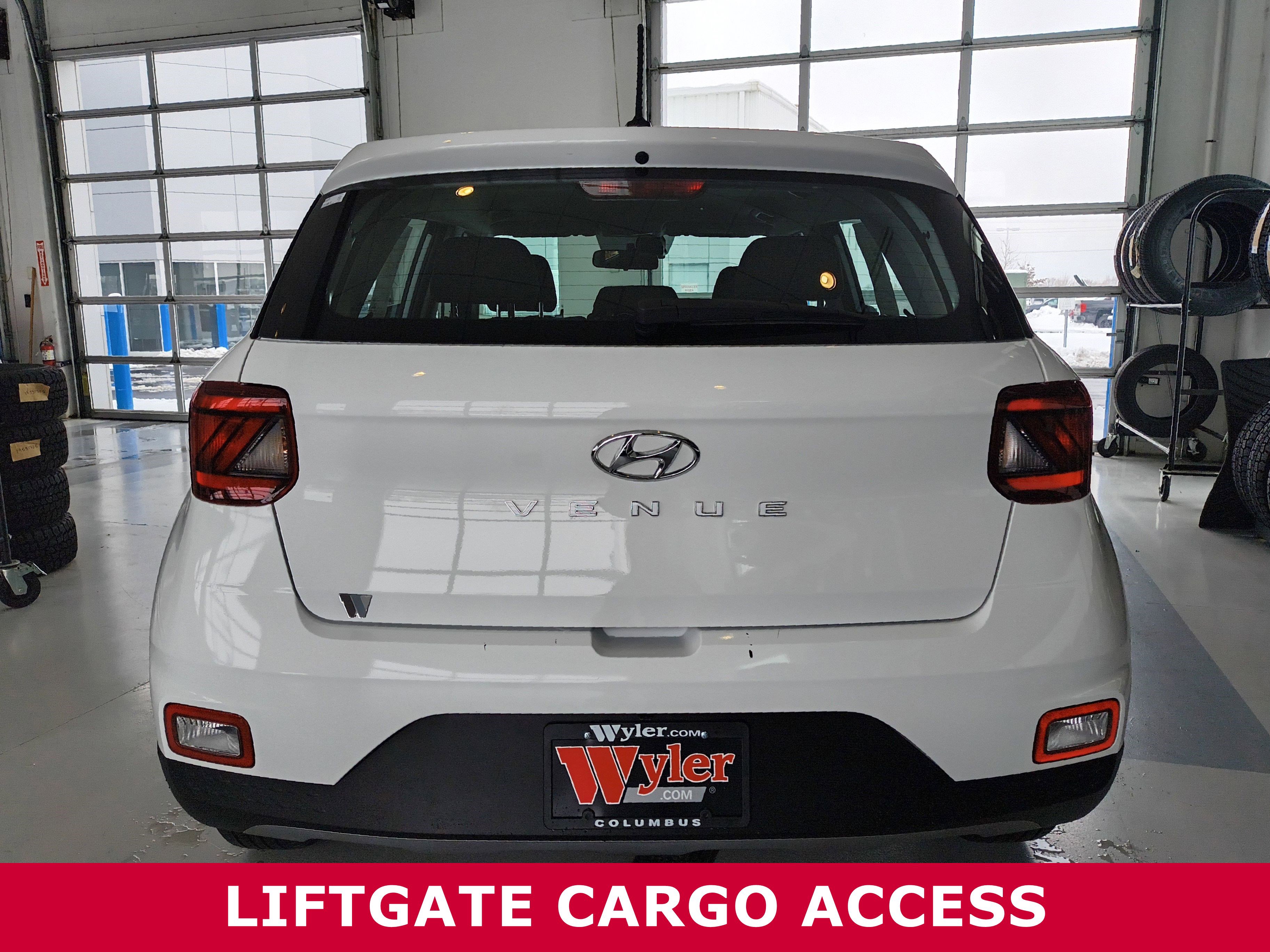 Used 2024 Hyundai Venue SE image 5