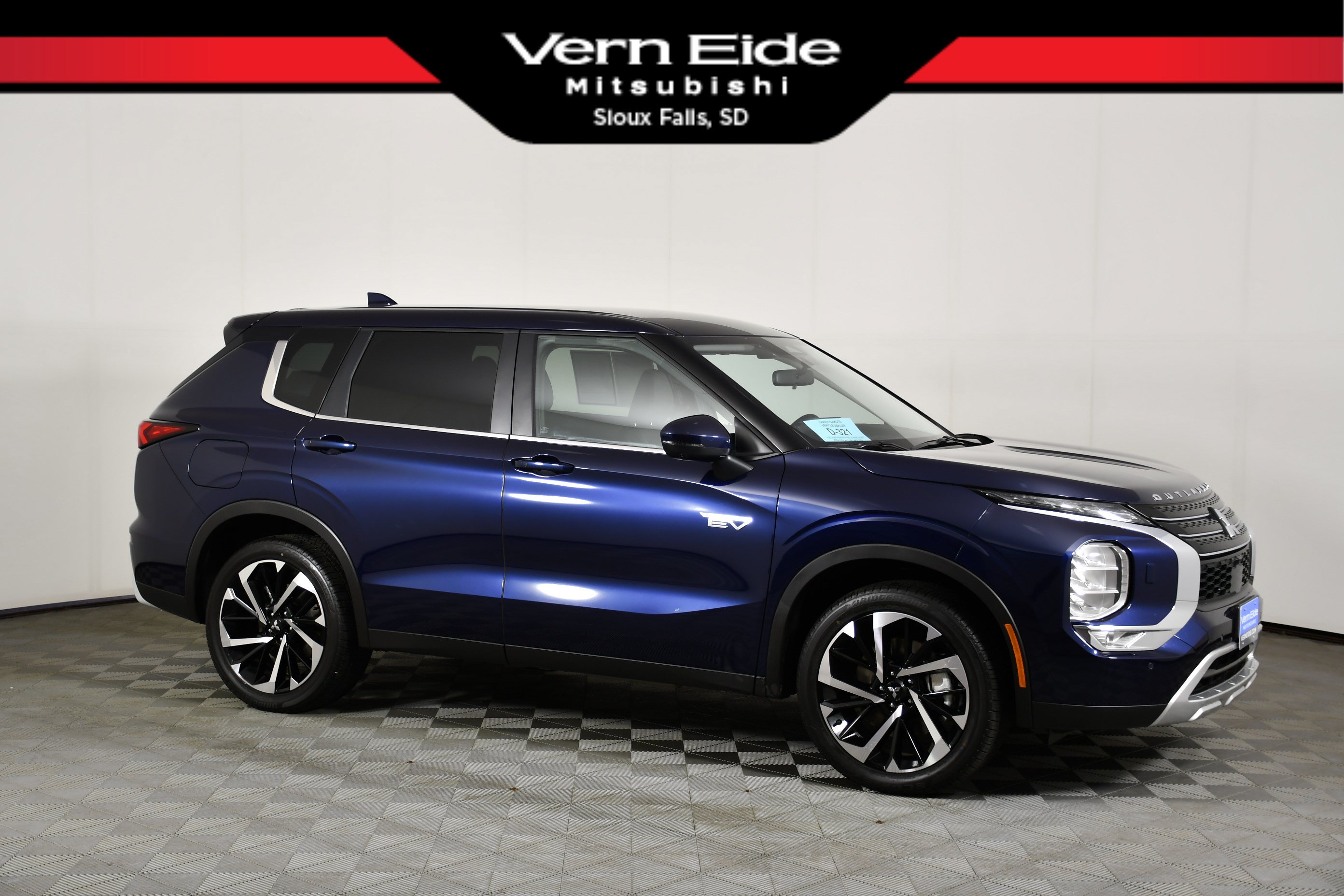 Used 2025 Mitsubishi Outlander SE
