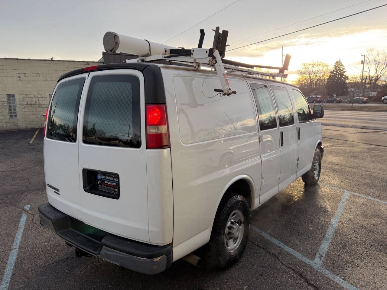 Used 2014 Chevrolet Express 2500 RWD image 12