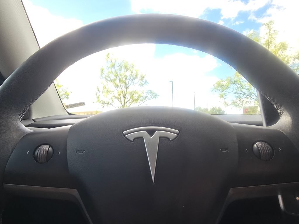Used 2022 Tesla Model Y Performance AWD/4WD image 25