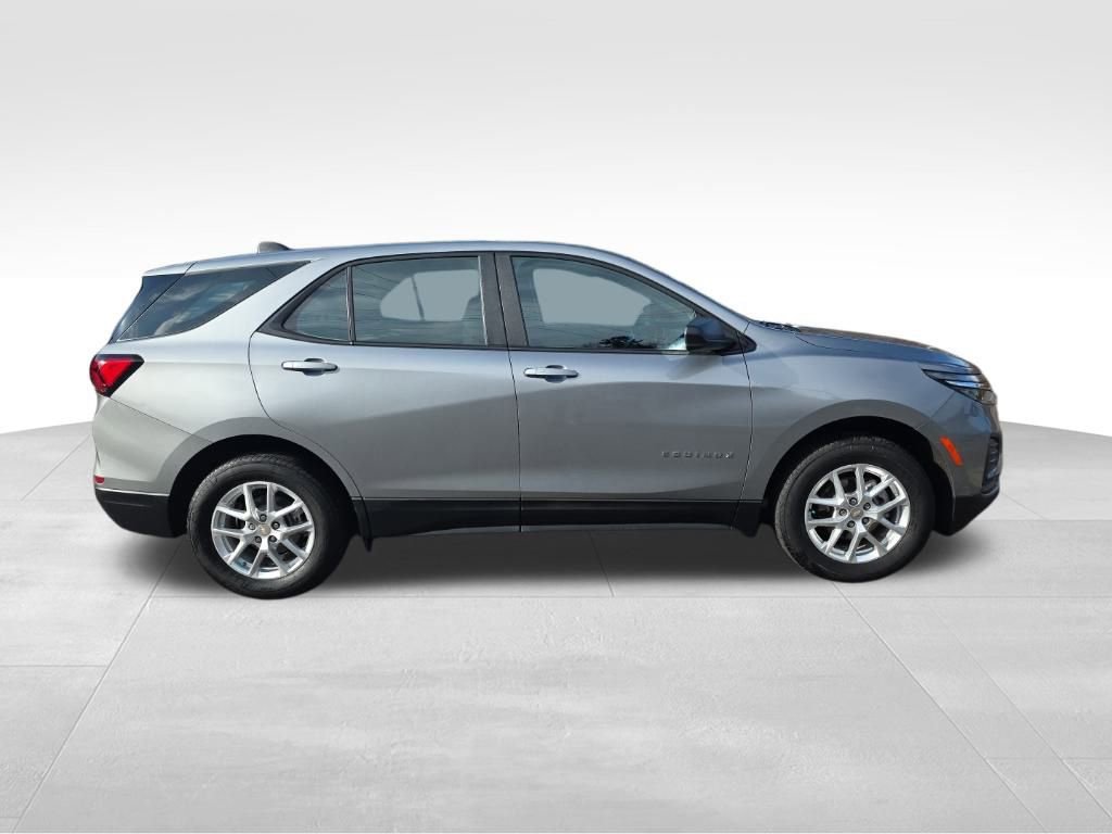 Used 2023 Chevrolet Equinox LS image 4