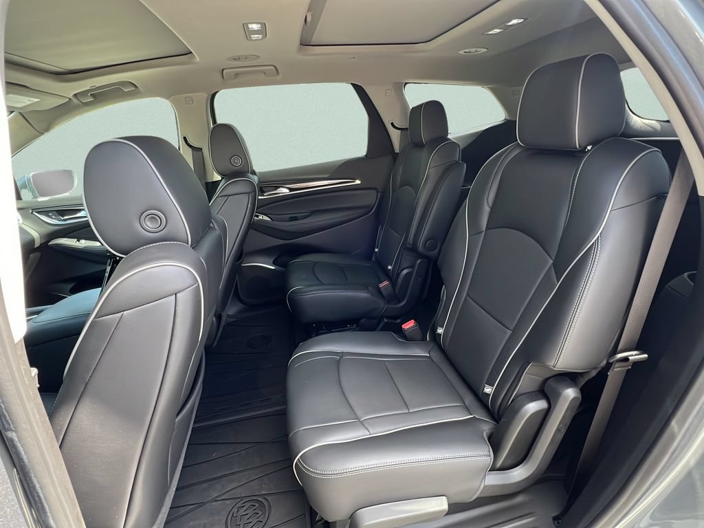 Used 2020 Buick Enclave Avenir w/ Avenir Technology Package AWD/4WD image 10