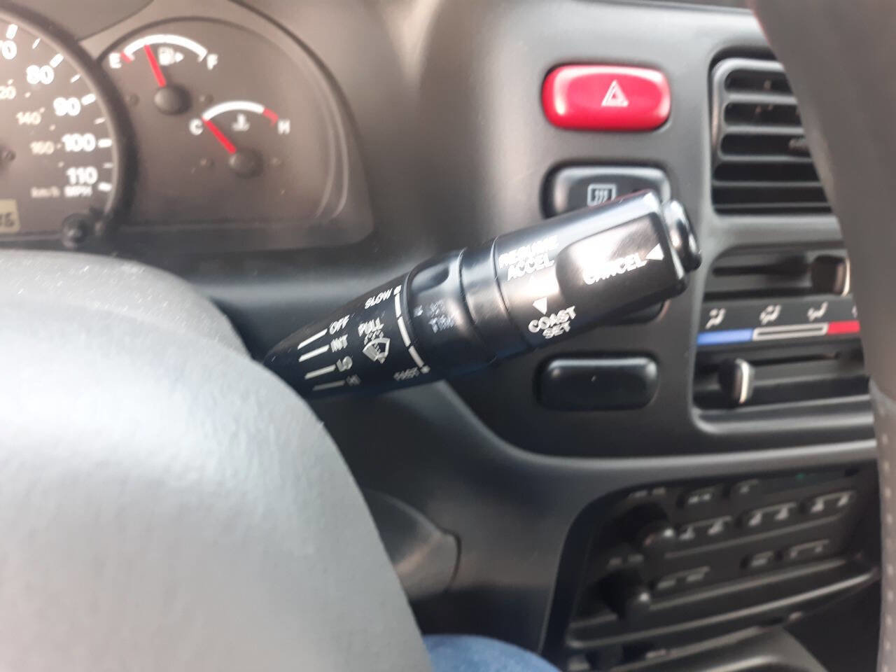 Used 2003 Chevrolet Tracker LT image 23