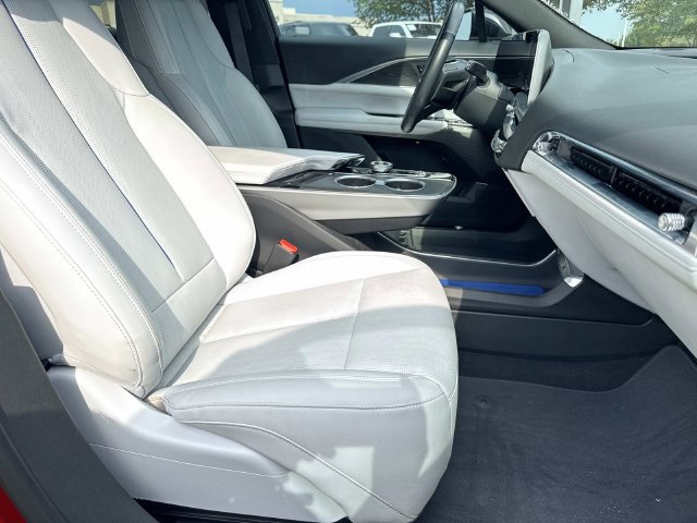 Certified 2024 Cadillac Lyriq Luxury AWD/4WD image 9