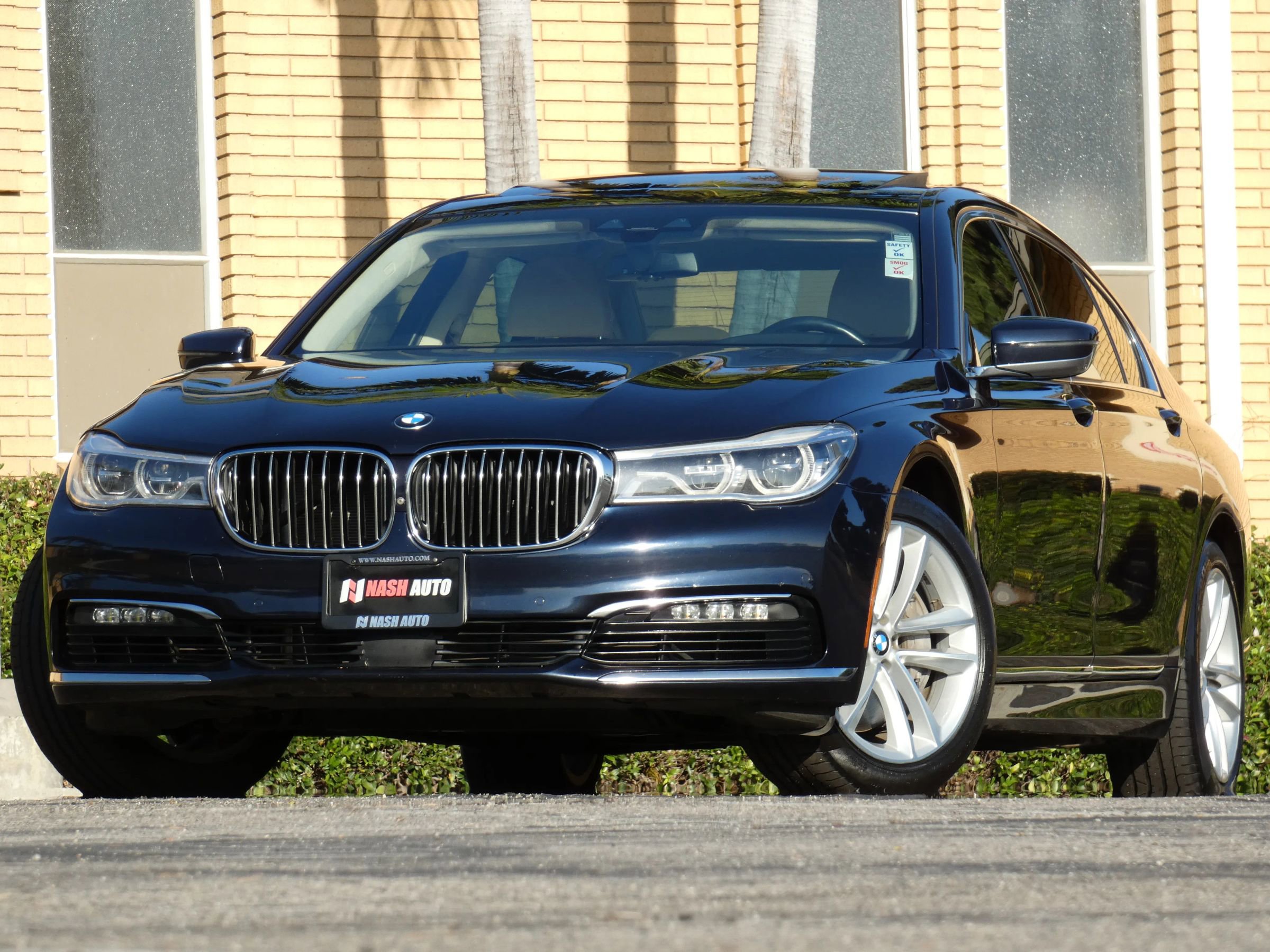 Used 2016 BMW 750i xDrive image 2
