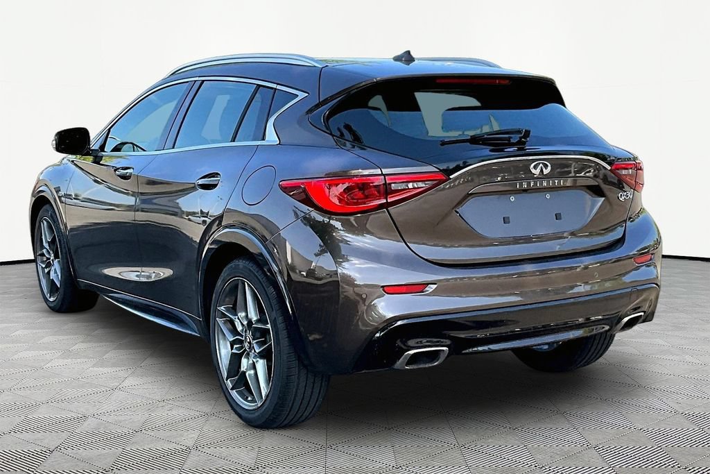 Used 2017 INFINITI QX30 Premium w/ Navigation Package FWD image 5