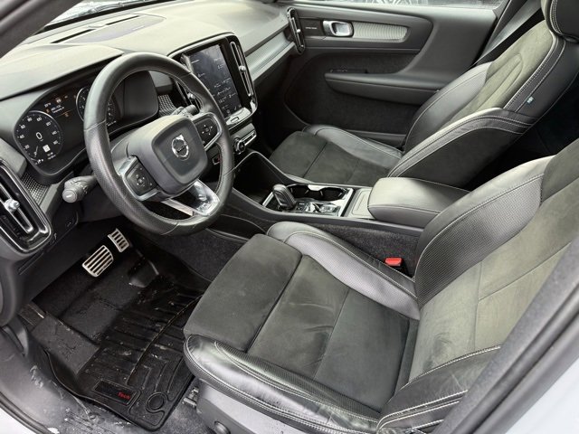 Used 2020 Volvo XC40 T5 R-Design image 8