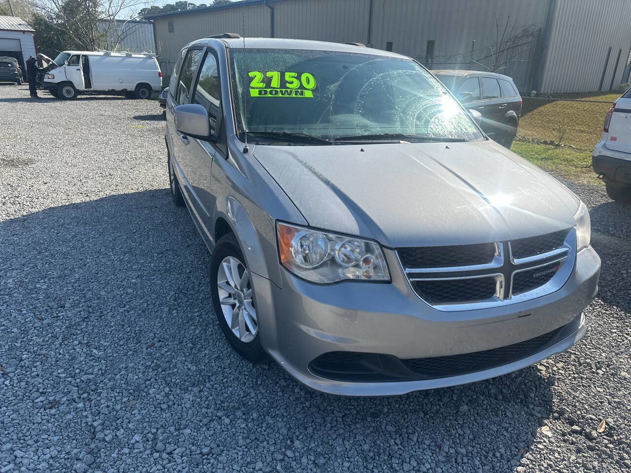 Used 2016 Dodge Grand Caravan SXT w/ UConnect Hands-Free Group FWD image 1