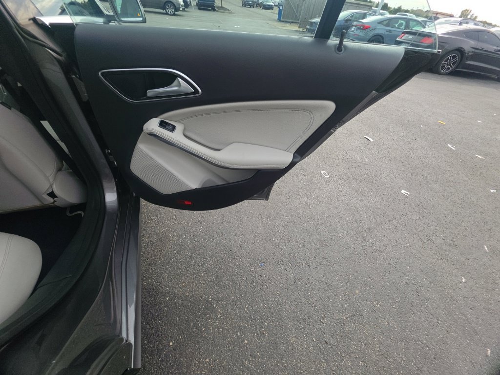Used 2014 Mercedes-Benz CLA 250 4MATIC image 27