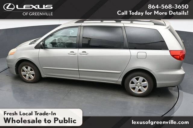 Used 2010 Toyota Sienna LE image 23
