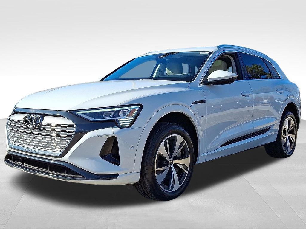 Used 2024 Audi Q8 e-tron Premium Plus image 3