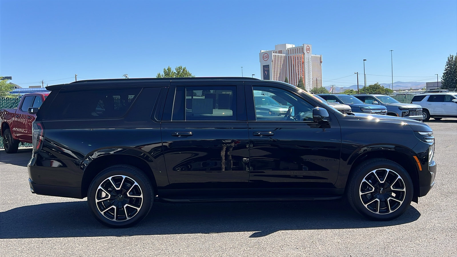 Certified 2025 Chevrolet Suburban RST w/ Comfort Package AWD/4WD image 4