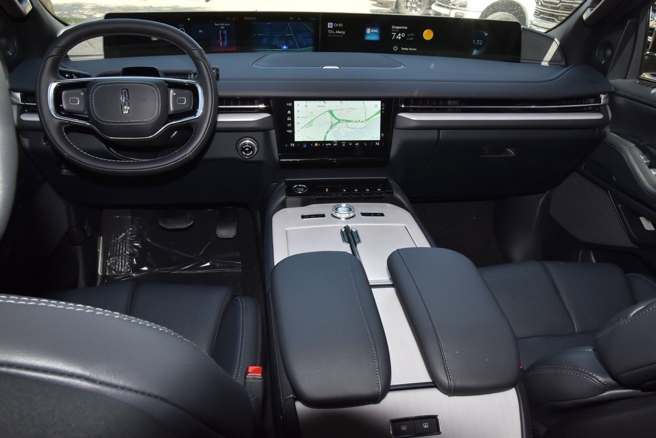 New 2025 Lincoln Navigator L Reserve w/ Jet Appearance Package image 24