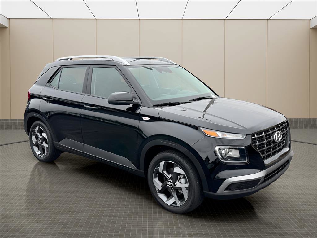 Used 2026 Hyundai Venue SEL FWD image 2