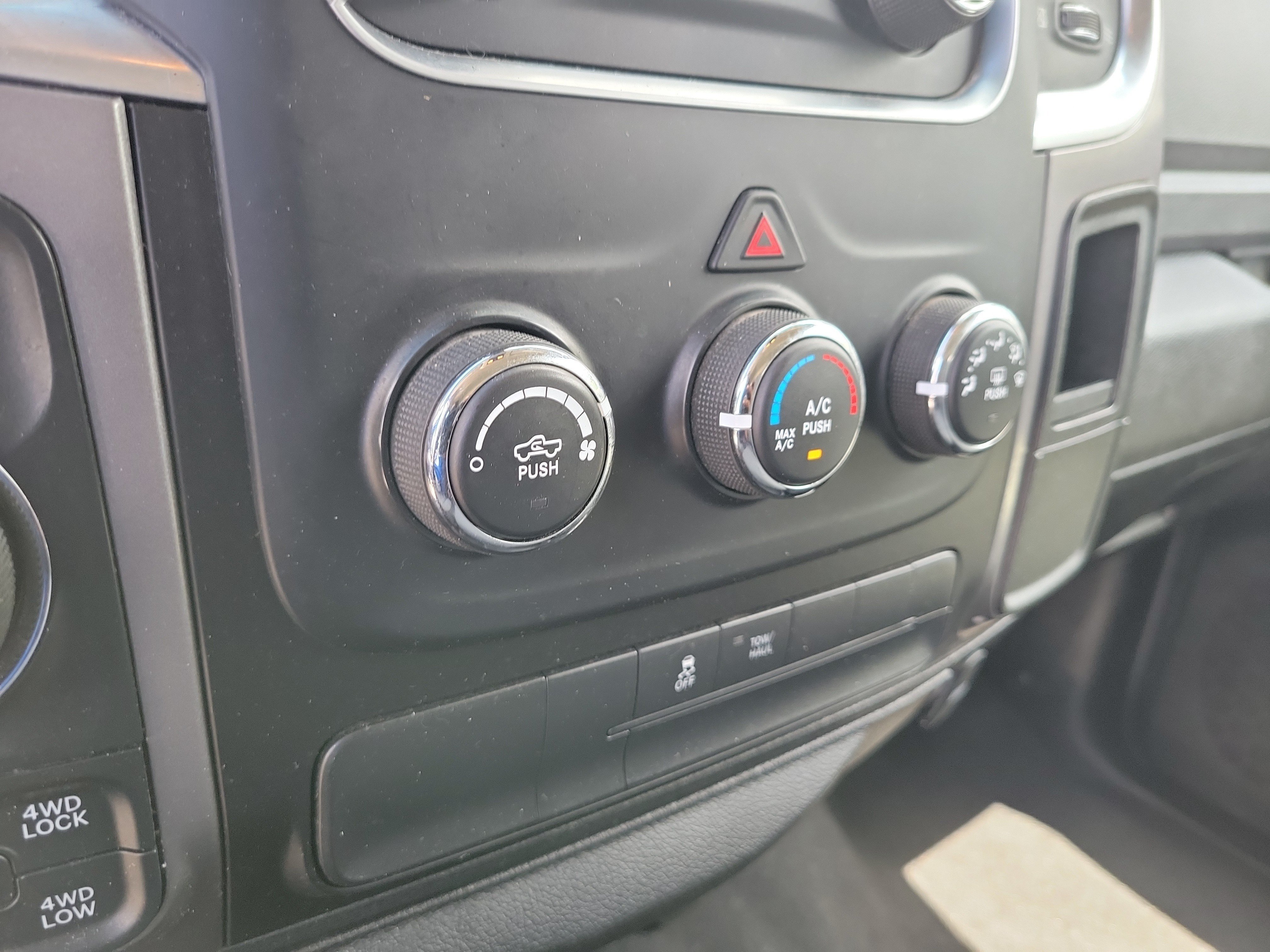 Used 2022 RAM 1500 Classic SLT AWD/4WD image 30