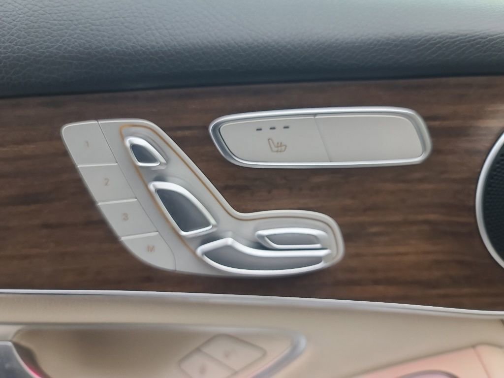 Used 2022 Mercedes-Benz GLC 300 4MATIC image 24