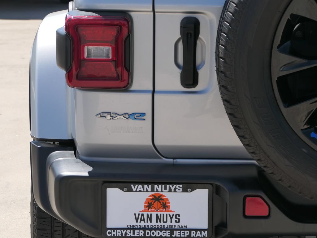 Used 2023 Jeep Wrangler Unlimited Sahara AWD/4WD image 4