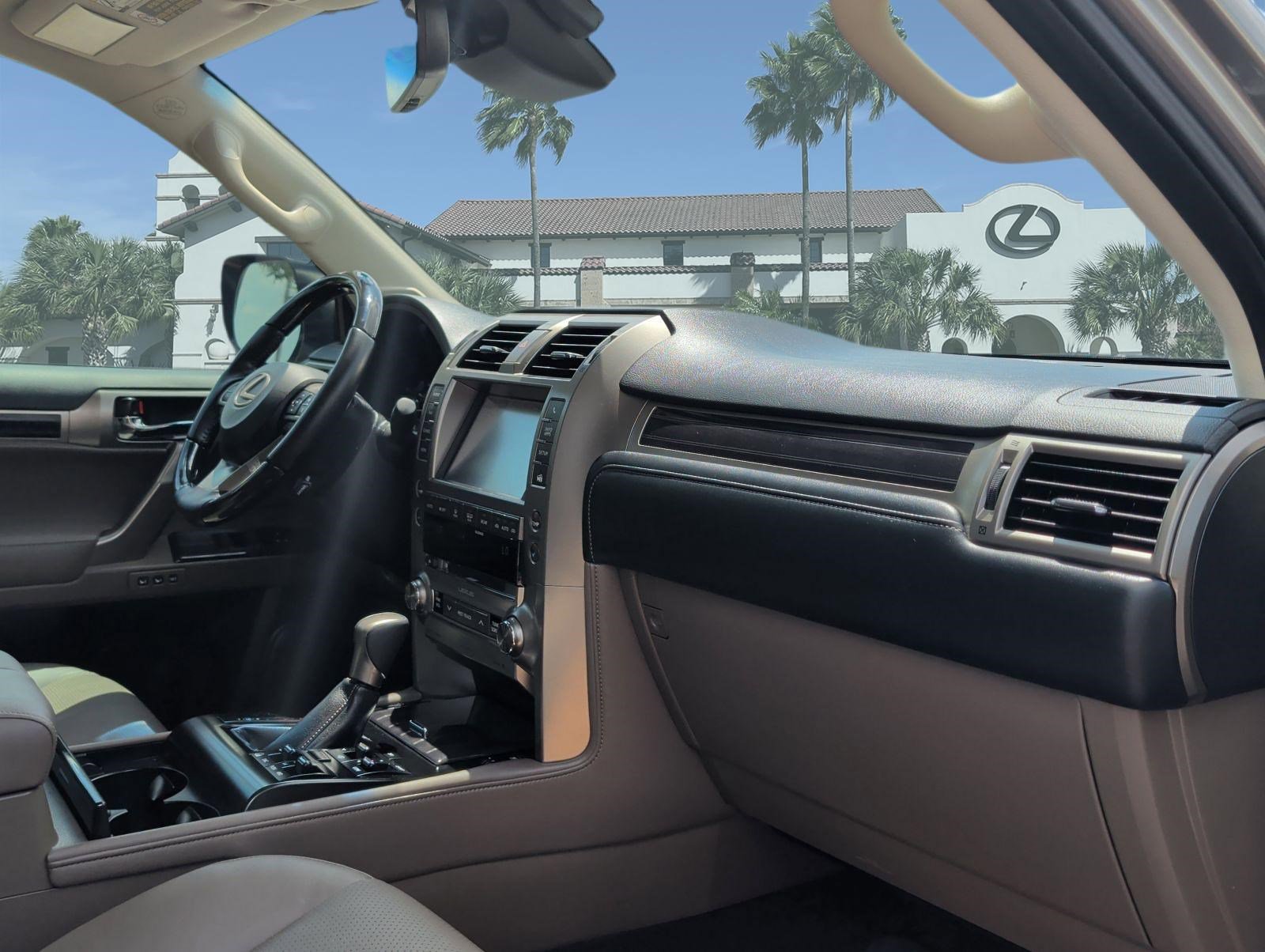 Used 2021 Lexus GX 460 Luxury w/ Sport Design Package AWD/4WD image 29