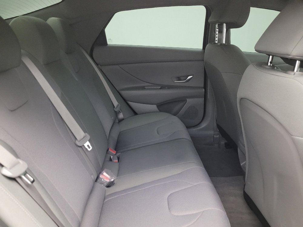 Used 2024 Hyundai Elantra SE image 19