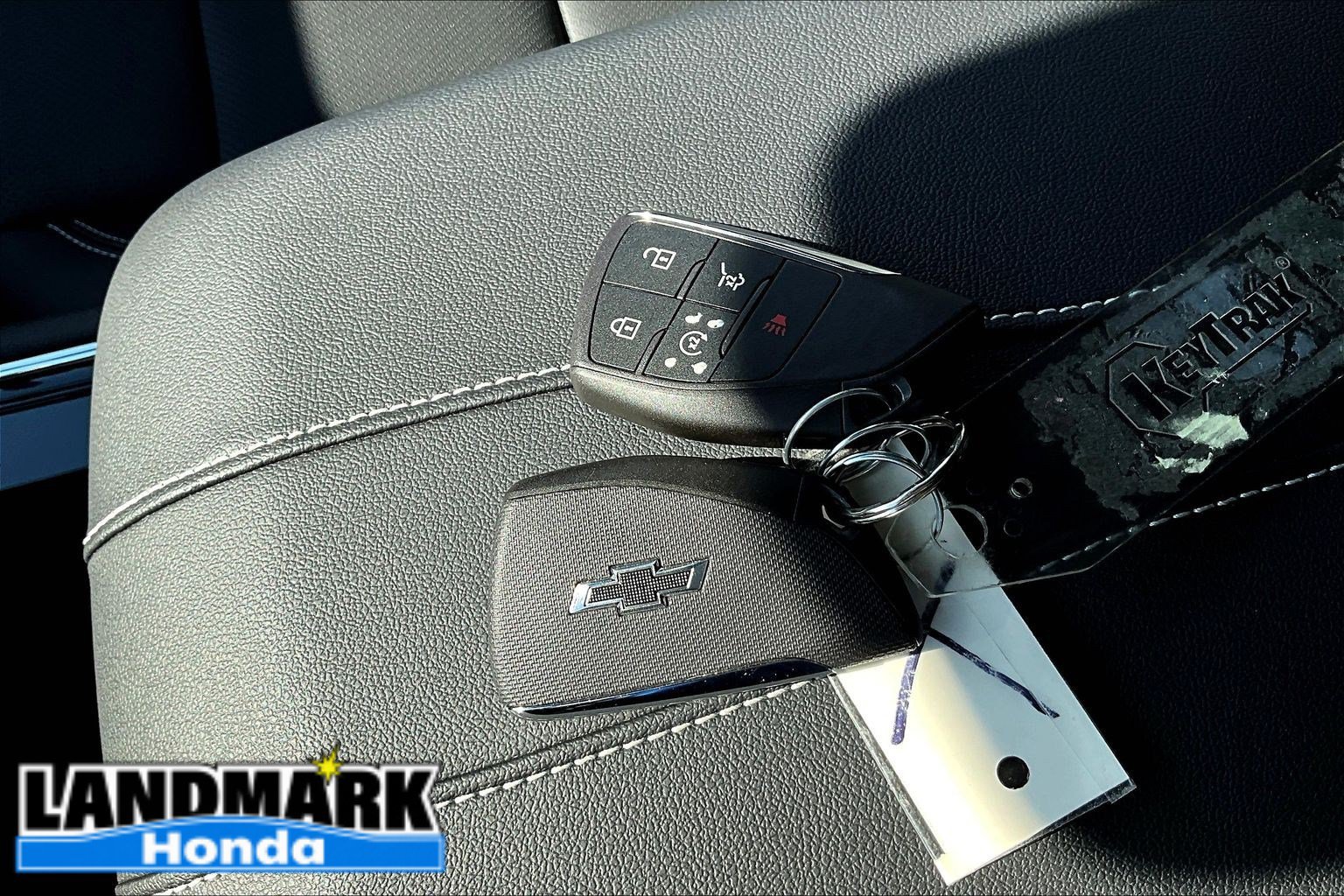 Used 2026 Chevrolet Traverse LT w/ Midnight/Sport Edition FWD image 10