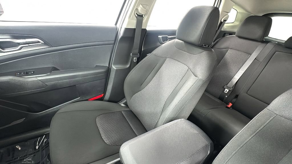 New 2026 Kia Sportage LX AWD/4WD image 13