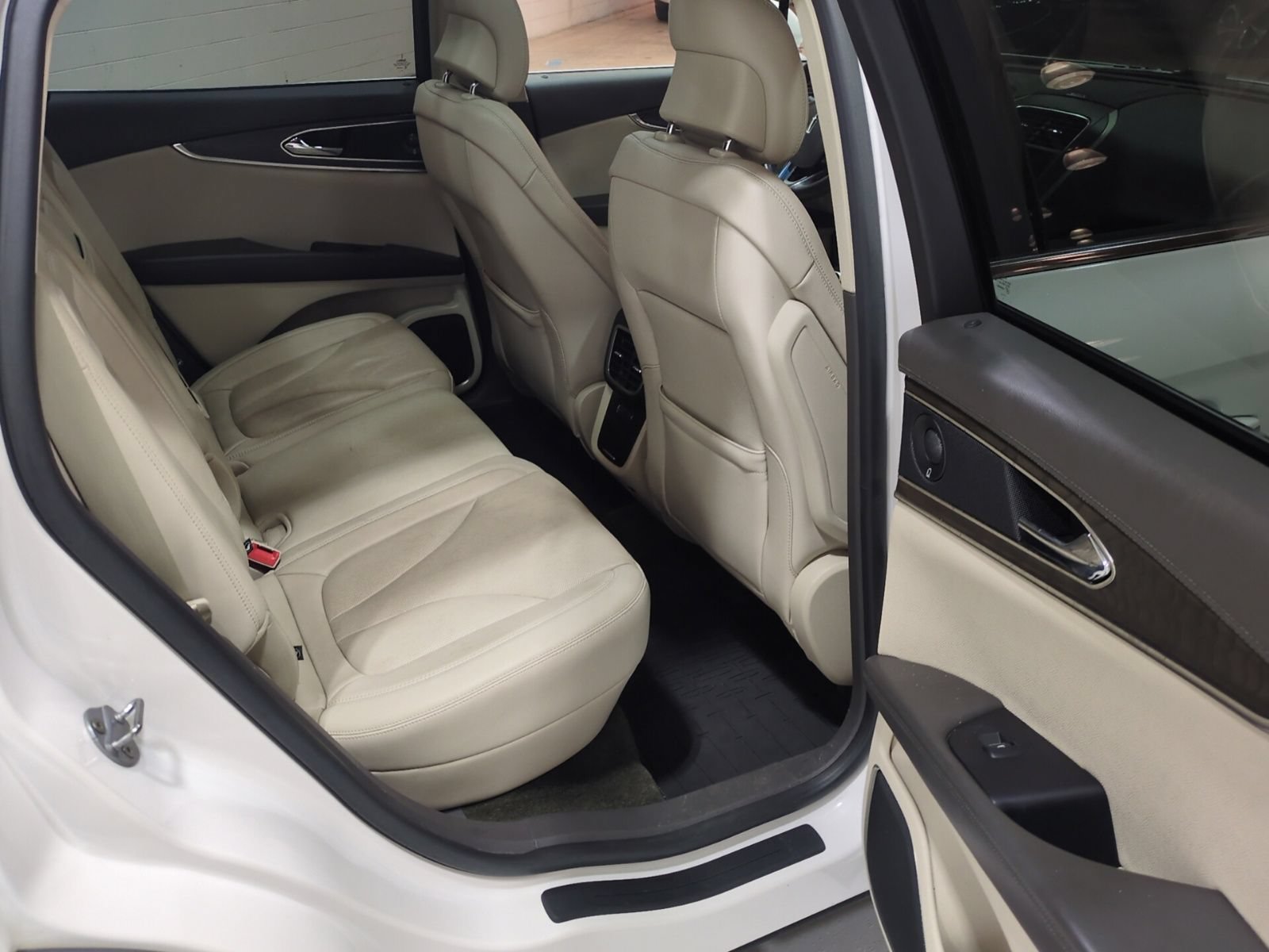 Used 2018 Lincoln MKX Reserve w/ Lincoln MKX Climate Package AWD/4WD image 11