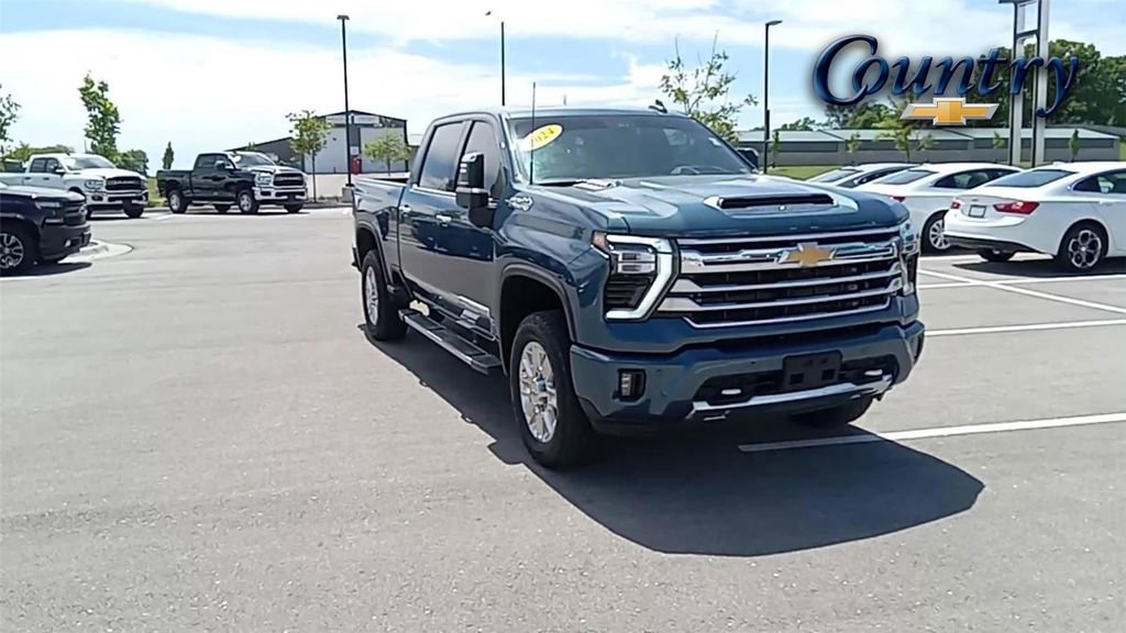Used 2024 Chevrolet Silverado 2500 High Country w/ High Country Premium Package AWD/4WD image 1