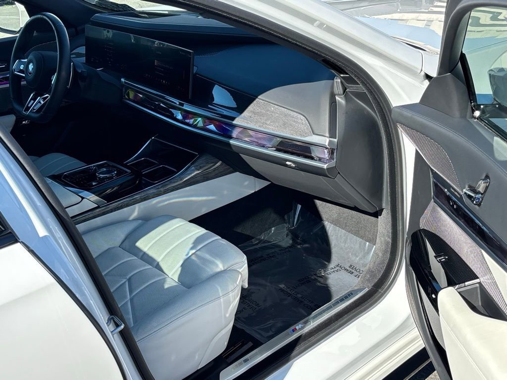 Used 2025 BMW 750e xDrive 750e xDrive w/ Premium Package image 29
