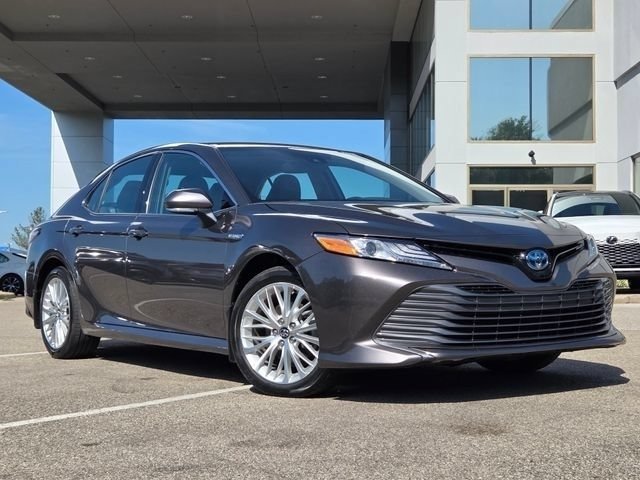 Used 2020 Toyota Camry XLE FWD image 2