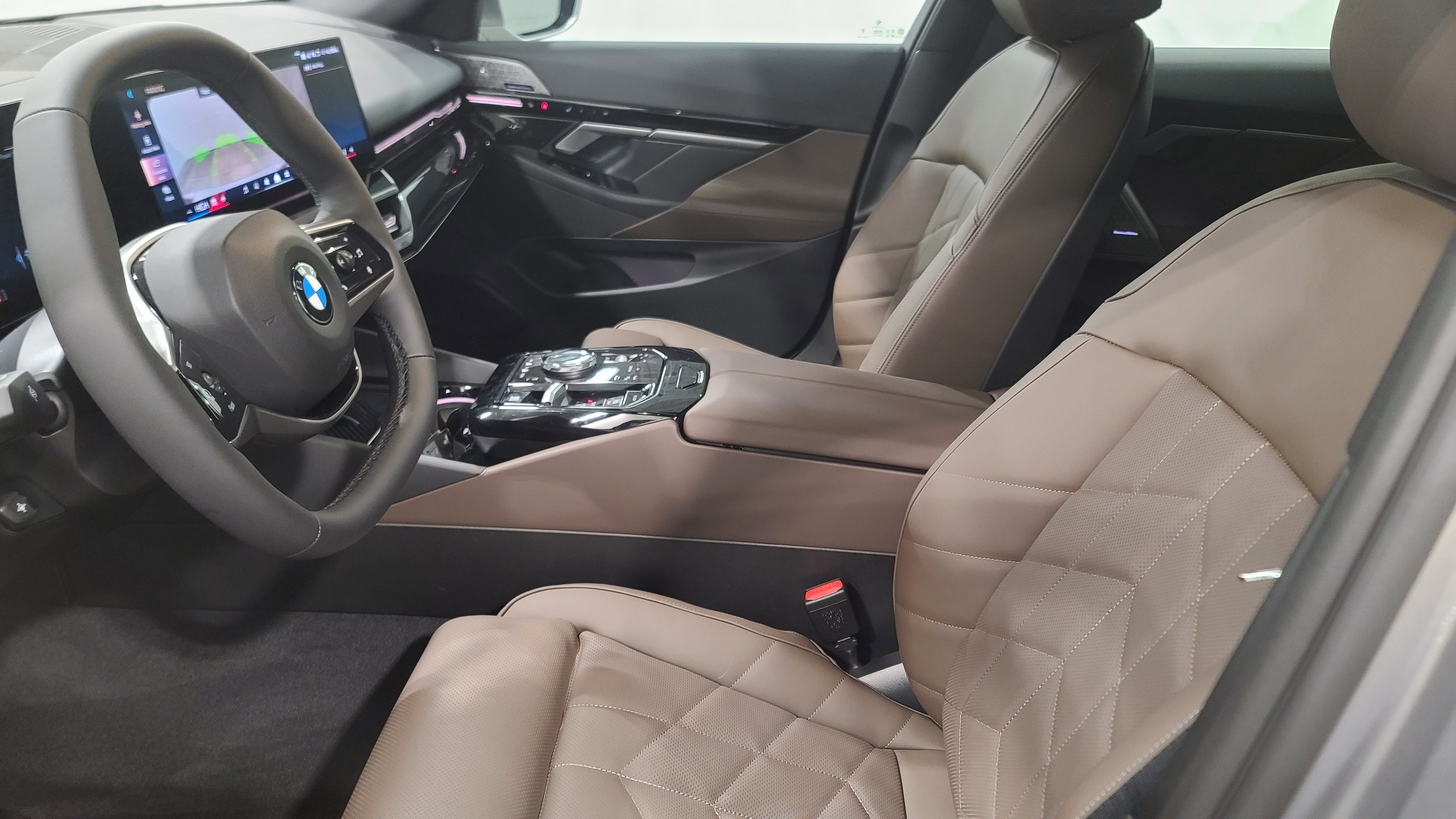 New 2026 BMW 530i xDrive w/ Premium Package image 13