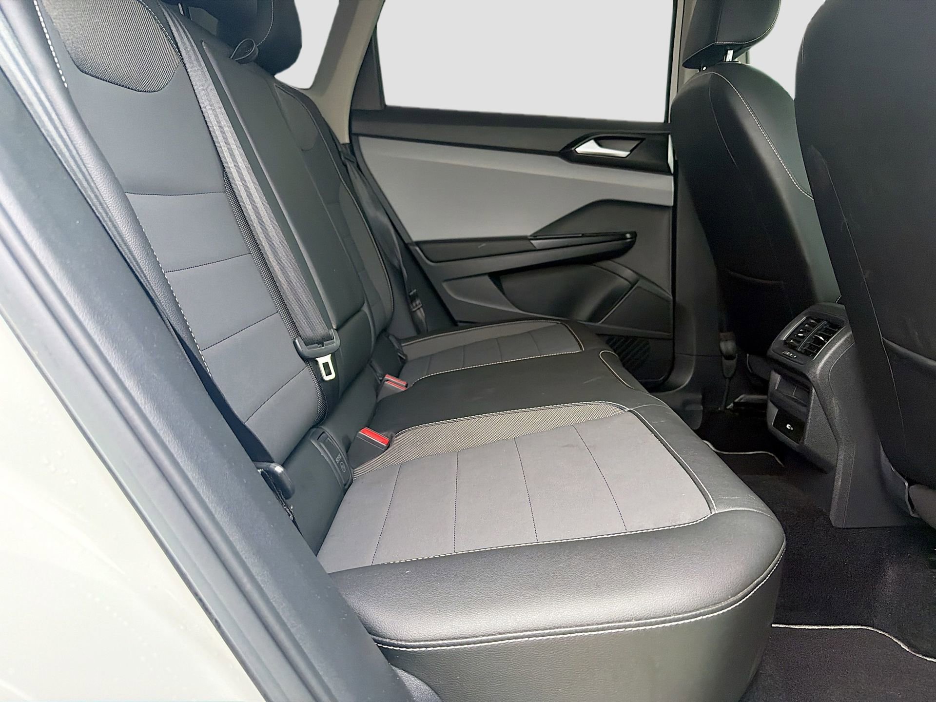 Used 2023 Volkswagen Taos SE w/ Panoramic Sunroof Package image 27