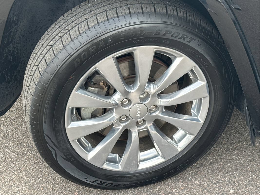 Used 2018 Jeep Cherokee Overland AWD/4WD image 29